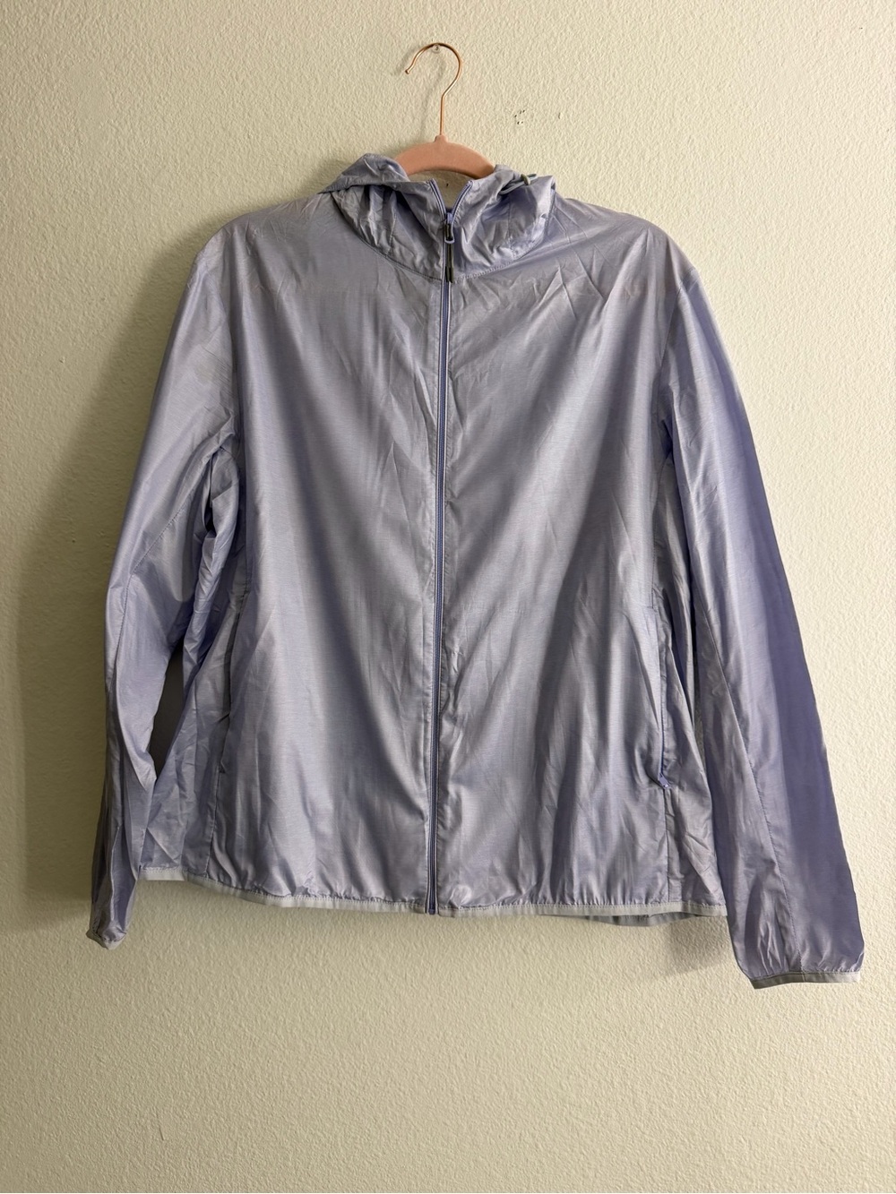Uniqlo Women’s Light Lavender Hooded Windbreaker Rain Coat Jacket Size XL